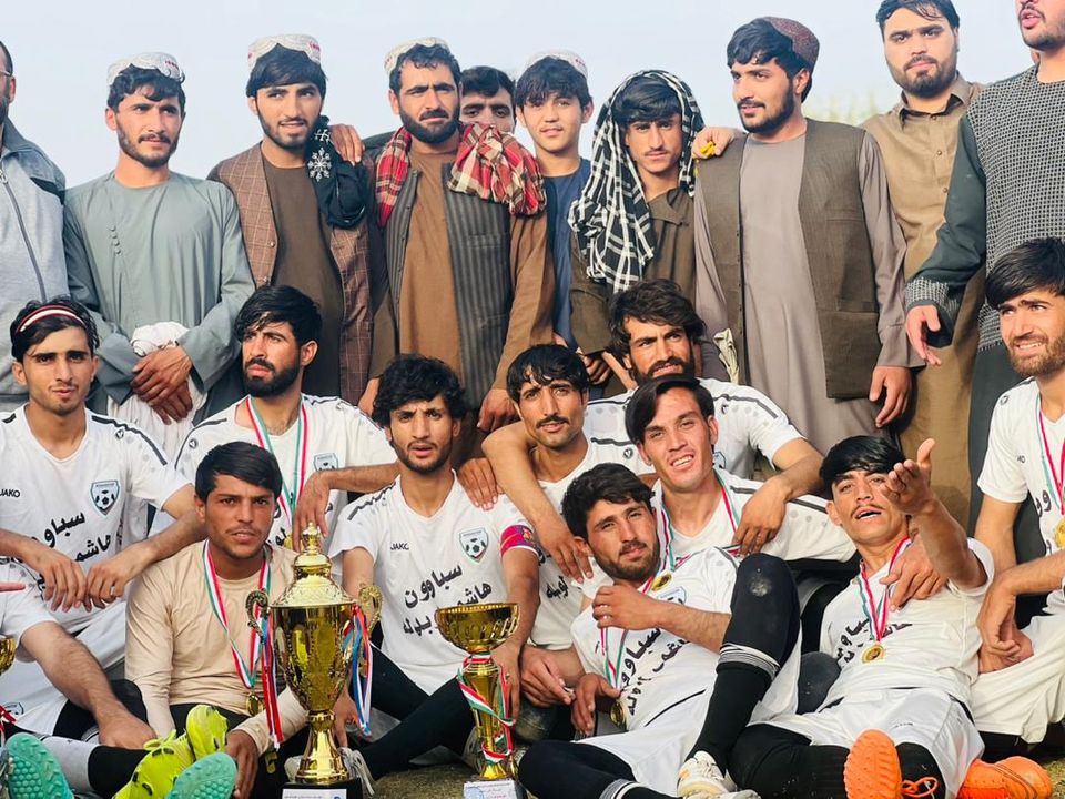 هلمند؛ په ګرشک ولسوالۍ کې د ۱۲ لوبډلو ترمنځ د فوټبال سیالۍ پای ته ورسېدې