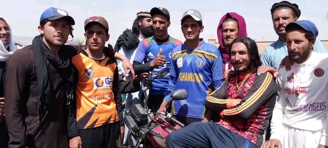 پکتیکا؛ په سروبي ولسوالۍ کې د «سټار» په نوم د ټېپ بال کرکټ سیالۍ د ګوهر لوبډلې وګټلې