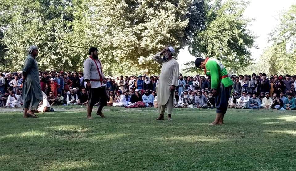 کندز؛ په خان اباد ولسوالۍ کې د ۷۴ پهلوانانو ترمنځ د غېږنیونې سیالۍ ترسره شوې