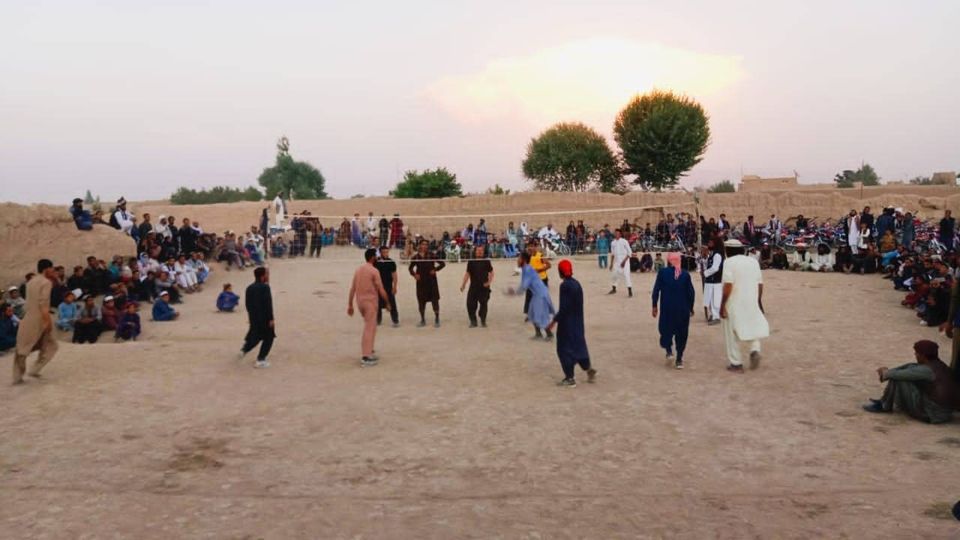 پکتیکا؛ د خیر کوټ ولسوالۍ د والیبال سیالیو اتلولي بکخېلو لوبډلې خپله کړه