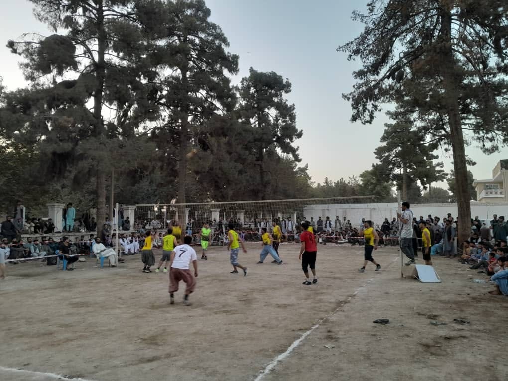 کندز؛ په مرکز سپین زر ورزشي لوبغالي کې د والیبال سیالۍ پای ته ورسېدې