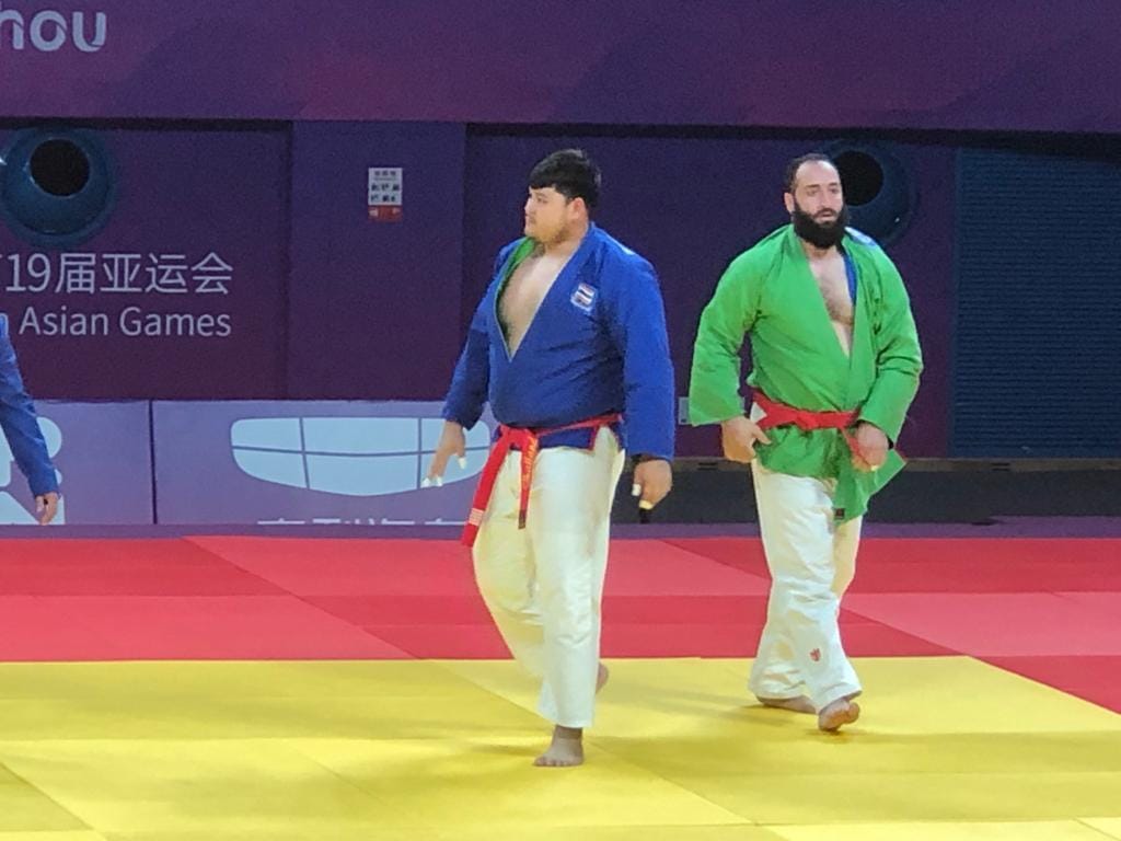 منصور سروري افغان کورش کار په خپله لومړنۍ لوبه کې مغولي سیال ته ماتې ورکړه؛