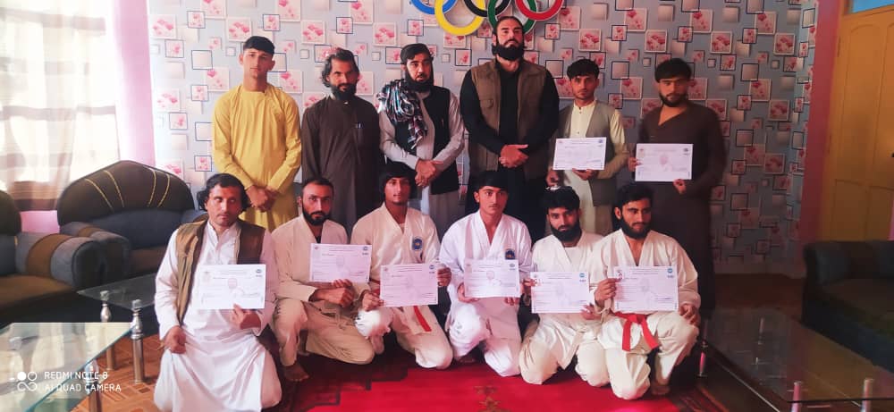 په ننګرهار کې د ای ټي اف تکواندو اوو ورزشکارانو ته تور کمربندونه ورکړل شول