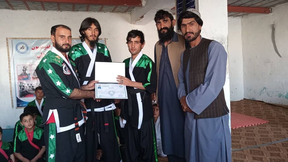 زابل؛ په شاجوی ولسوالۍ کې د فولرزم ورزشکارانو ته د ارتقا کمربندونه ور وتړل شول