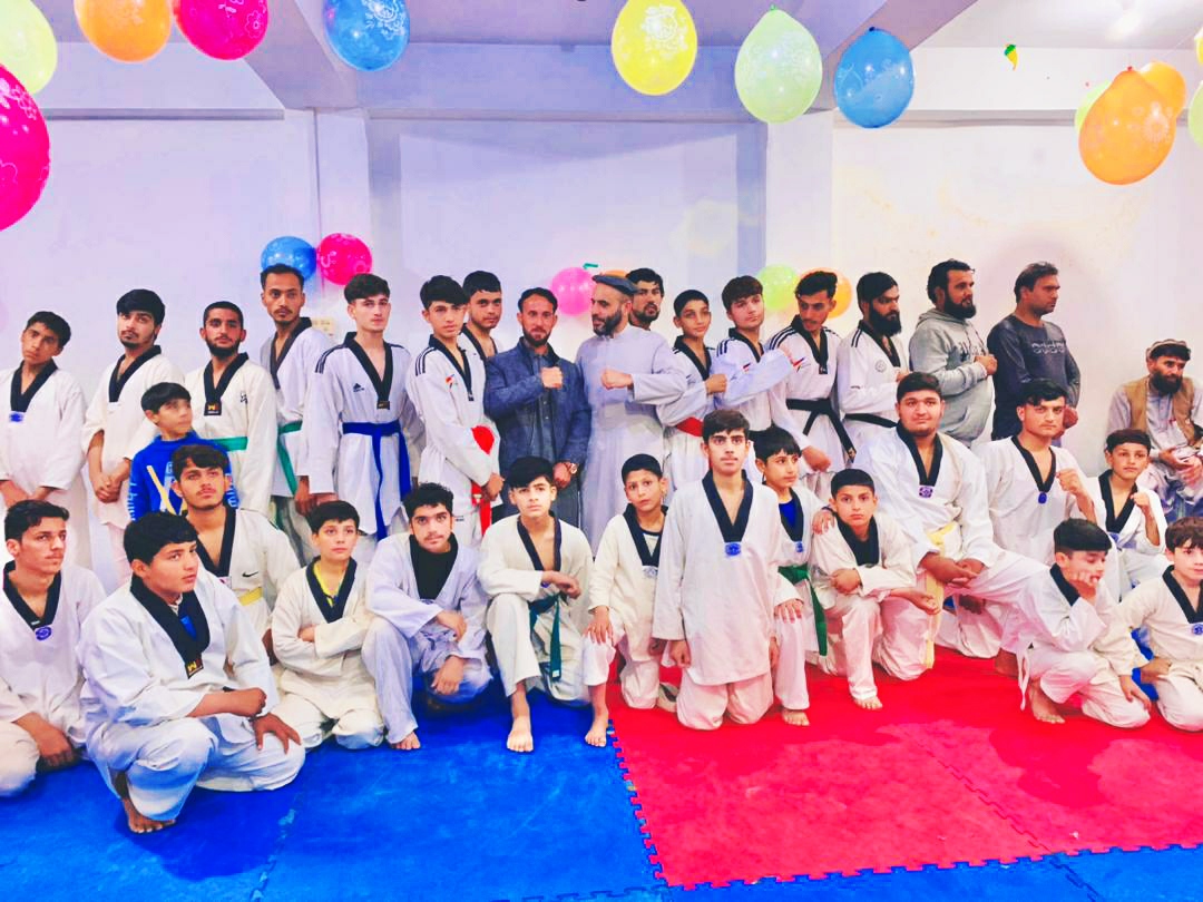 په ننګرهار کې ۱۲ تنو ورزشکارانو ته د ارتقا کمربندونه وتړل شول