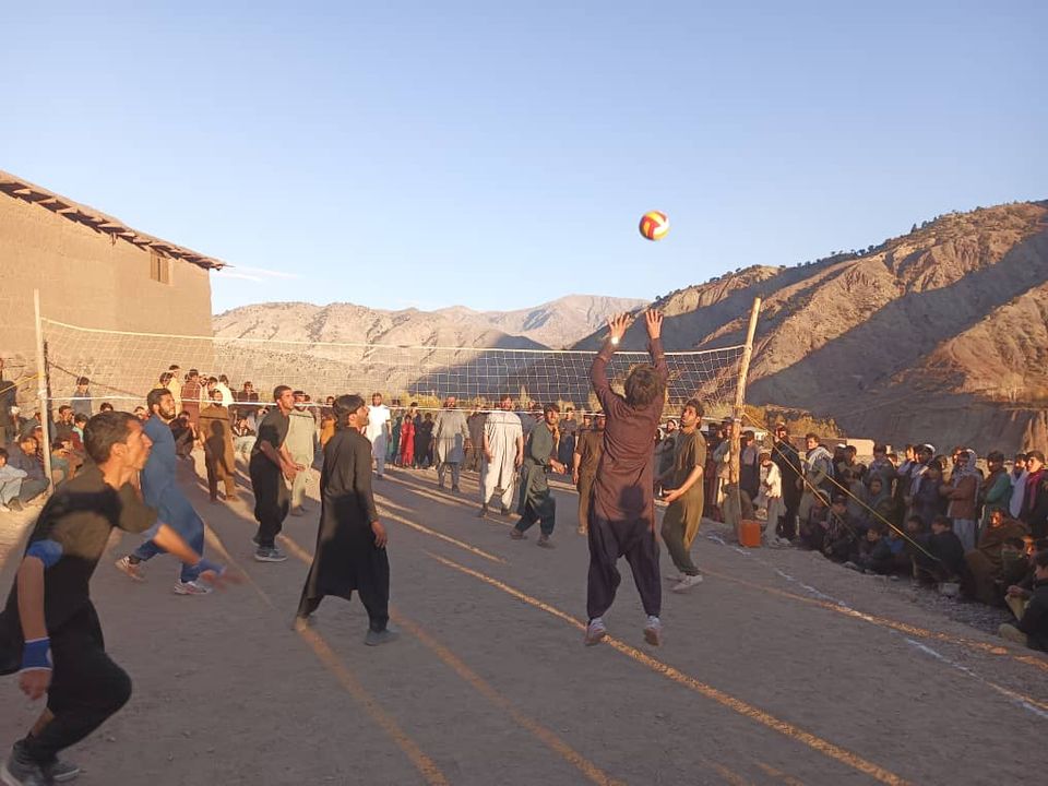 د لوګر په ازرې ولسوالۍ کې د ورزش زمینه؛ تازه د والیبال سیالۍ پکې پيل شوي