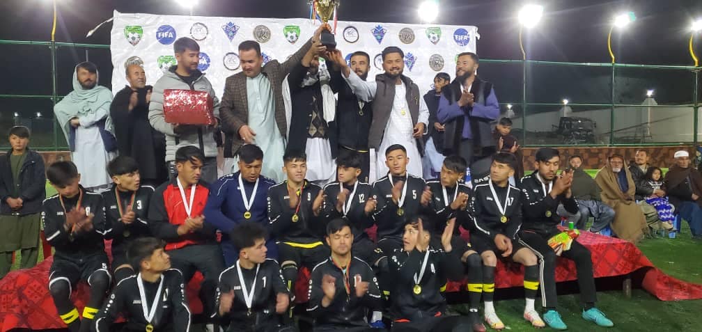 غزني؛ په جاغوري ولسوالۍ کې د فوټسال سیالۍ د استقلال انګوري لوبډلې په اتلولۍ پای ته ورسېدې