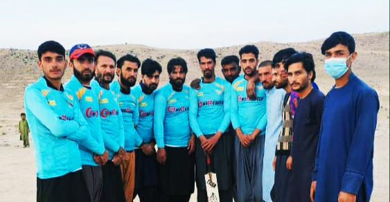 ننګرهار؛ خوږیاڼو ولسوالۍ کې د اتلسو لوبډلو ترمنځ د ټېپ بال کرکټ سیالۍ پیل شوې