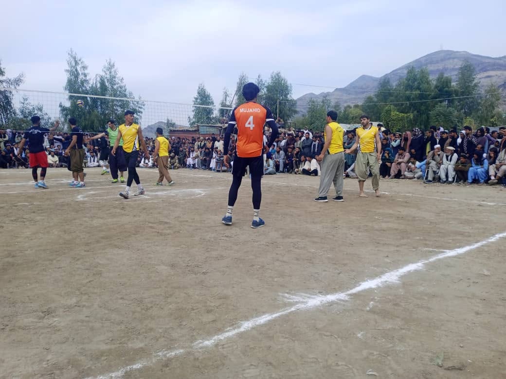 پایان رقابتهای والیبال میان۳۲تیم در ولسوالی قرغه یی ولایت لغمان