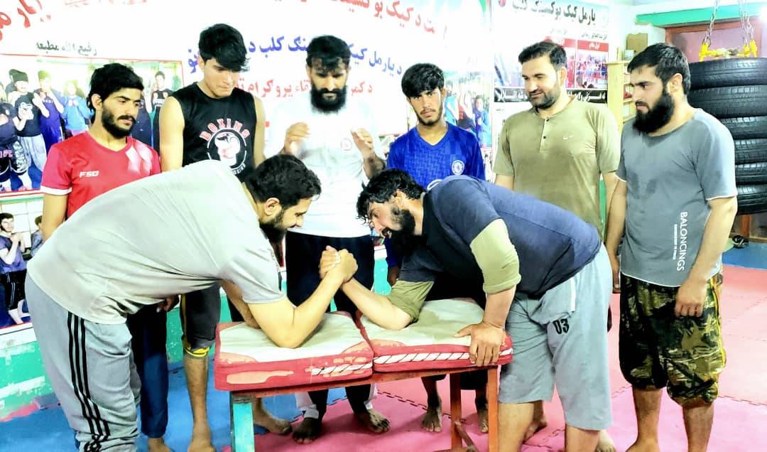 په زابل کې د ۲۰ ورزشکارانو ترمنځ د لاس چپه کولو سيالۍ وشوې