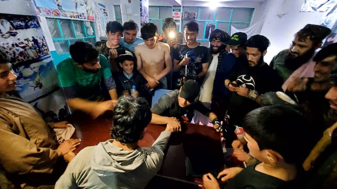 زابل؛ مرکز قلات کې د ۲۰ ورزشکارانو ترمنځ د لاس چپه کولو یو ورځنۍ سیالۍ ترسره شوې