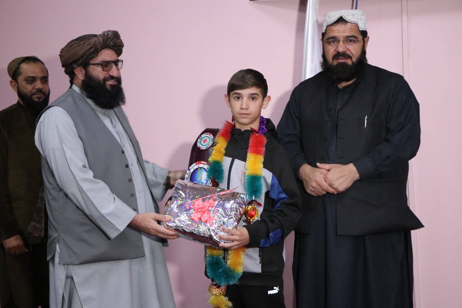 ورزشکاران ورزشهای رزمی پس از کسب نائب قهرمانی در ایران به کشور بازگشت نمودند و از سوی رهبری اداره ورزش تقدیر شد