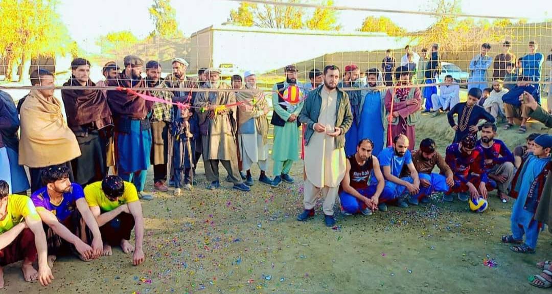 ننګرهار؛ په خوږياڼو ولسوالۍ کې د ۳۲ لوبډلو ترمنځ د واليبال سيالۍ پيل شوې