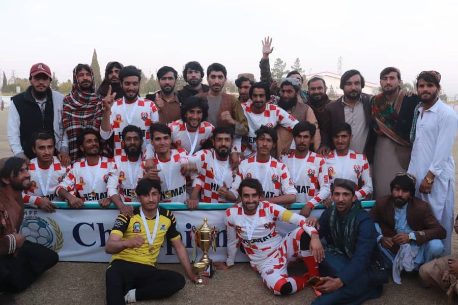 هلمند؛ په مرکز لښکرګاه کې د ۲۲ لوبډلو ترمنځ د فوټبال سيالۍ پای ته ورسېدې