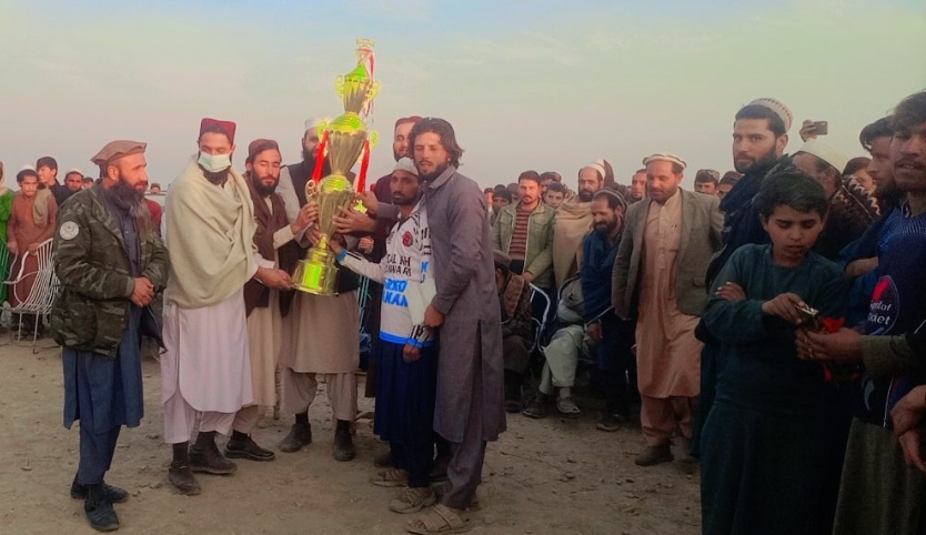 تیم نازیان قهرمان رقابتهای تیپ بال ولسوالی نازیان ننگرهار شد