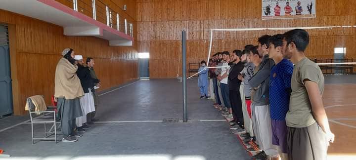 لوګر؛ په مرکز پل علم کې د ۳۰ لوبډلو ترمنځ د واليبال سيالۍ پيل شوې