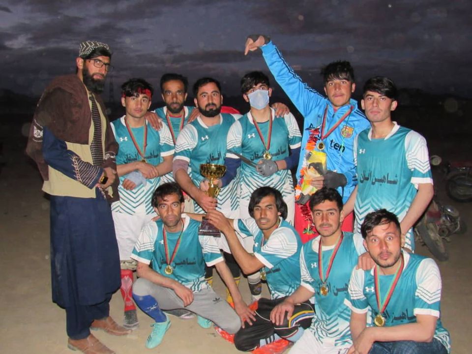 غزني؛ په ګیلان ولسوالۍ کې د فوټبال سیالۍ د شاهین افغان لوبډلې په اتلولۍ پای ته ورسېدې