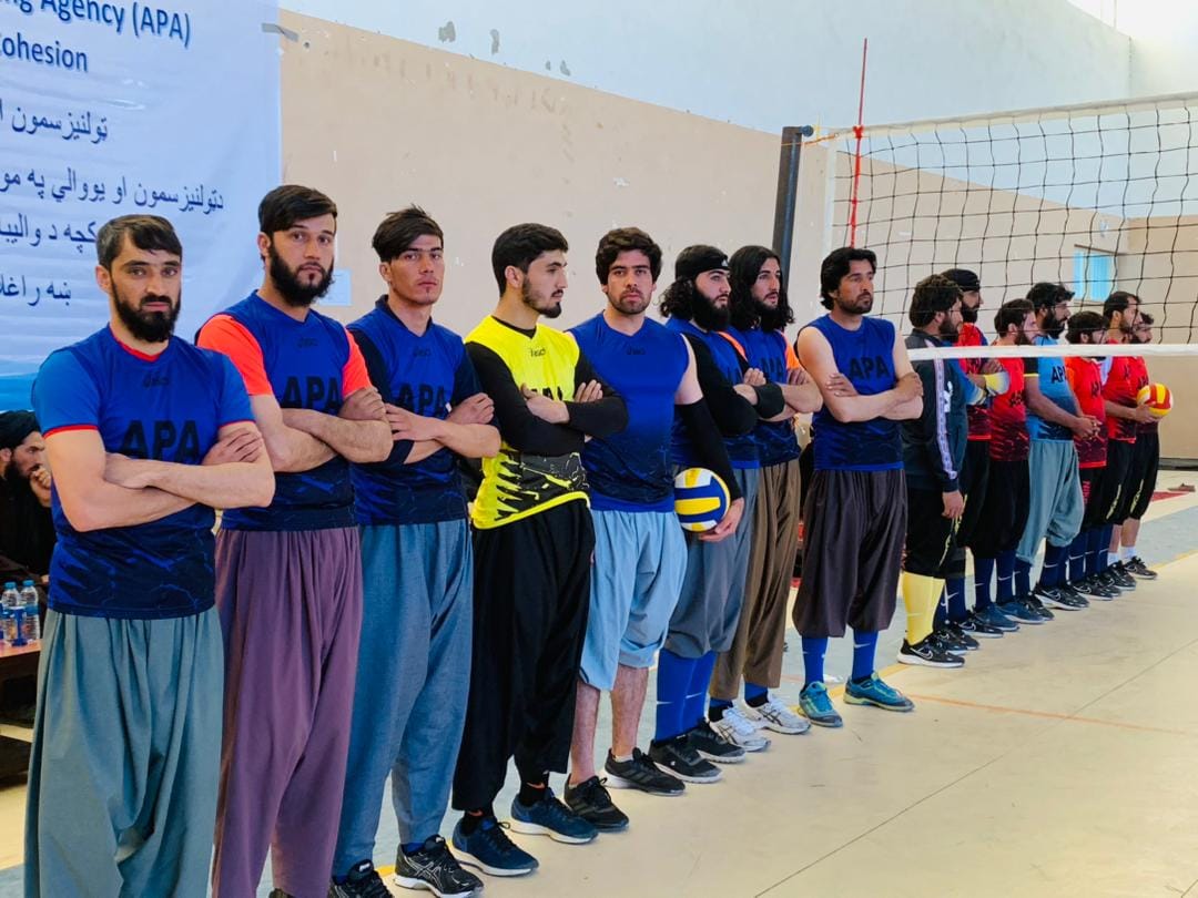 میدان وردګ؛ په مرکز میدان ښار کې د ۱۲ لوبډلو ترمنځ د والیبال سیالۍ پیل شوې