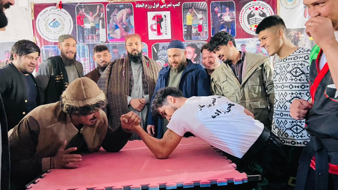 جوزجان ؛ شبرغان ښار کې د ۲۵ ورزشکارانو ترمنځ د لاس چپه کولو سیالۍ ترسره شوې