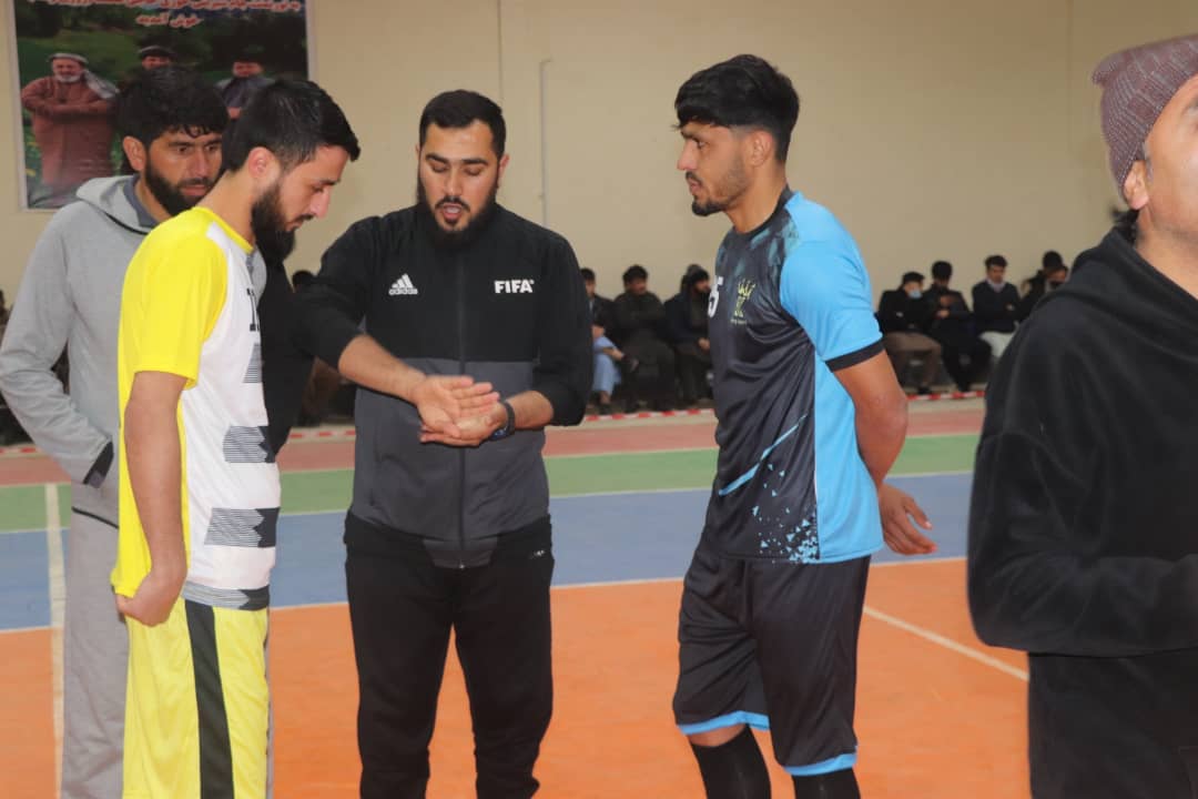جوزجان ؛ مرکز کې د اتو لوبډلو ترمنځ د فوټسال ژمنۍ سیالۍ پیل شوې