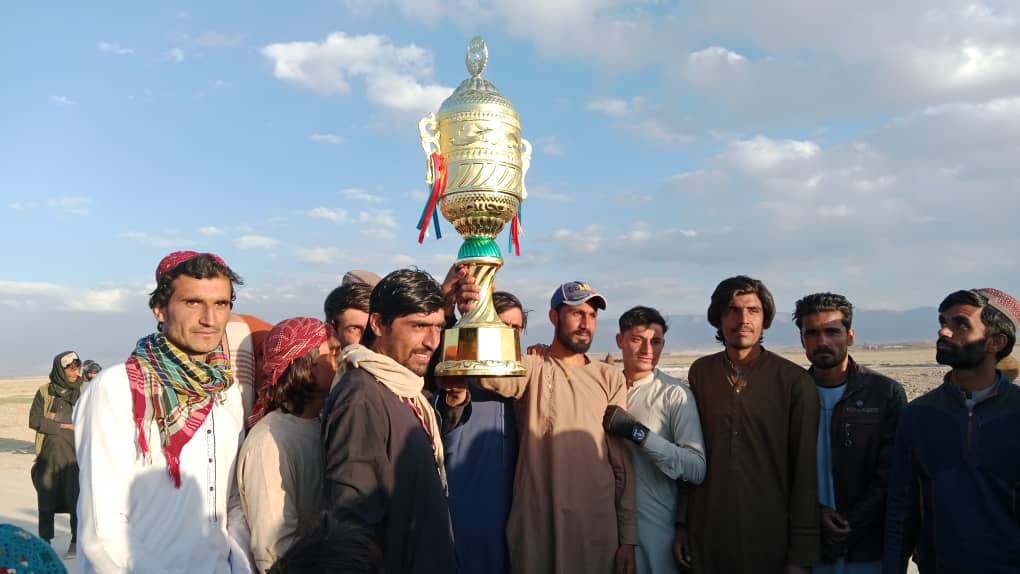 پکتيکا؛ لنډۍ شاه سيمې ځوانانو لوبډلې د مټا خان ولسوالۍ د ټېپ بال کرکټ سياليو اتلولي وگټله