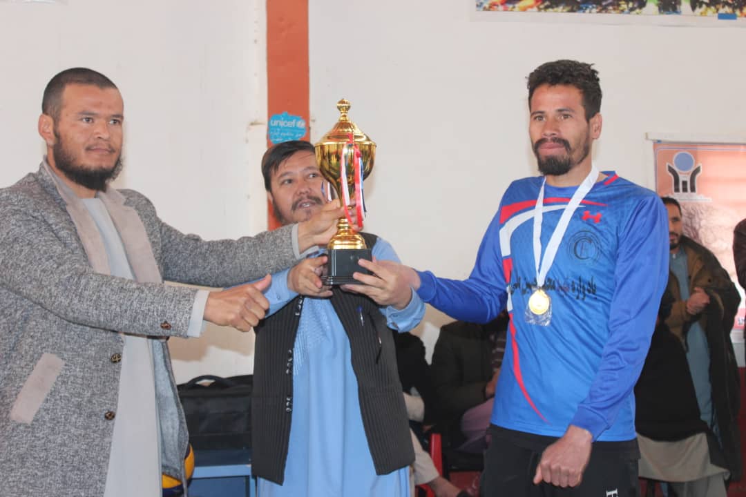 دایکندی؛ مسابقات والیبال تحت عنوان جام حمایت از ورزشکاران با قهرمانی تیم استقلال نیلی به پایان رسید