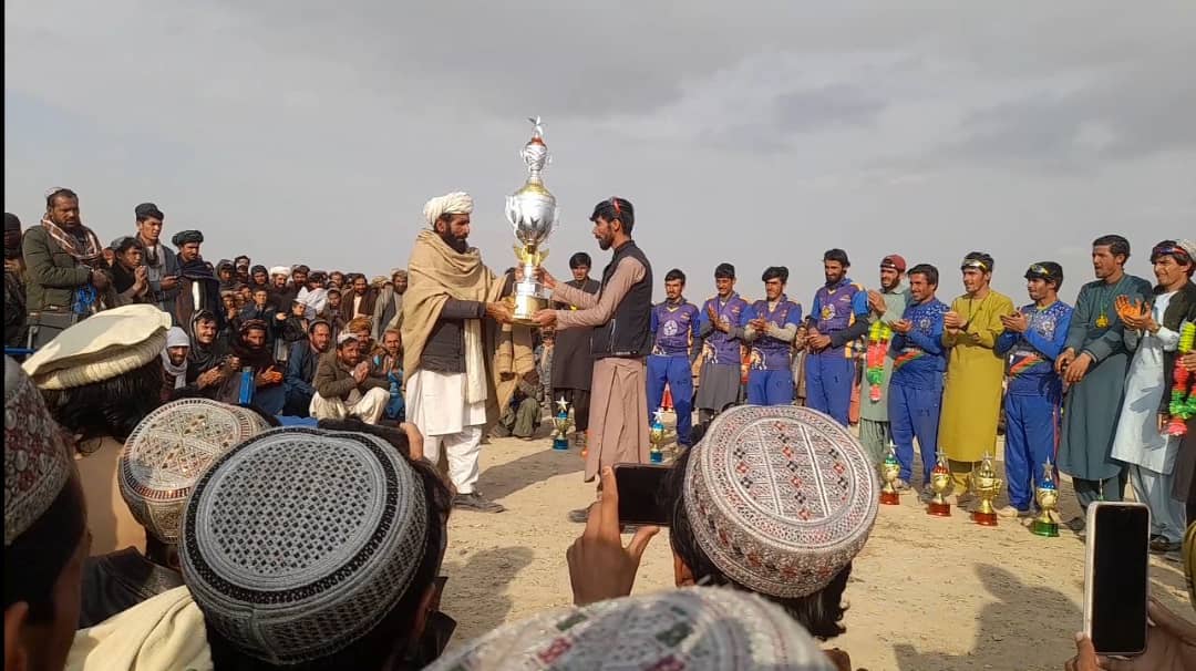 تیم باتور‌بازان قهرمان رقابت تیب‌بال کرکت ولسوالی گیروی ولایت غزنی شد