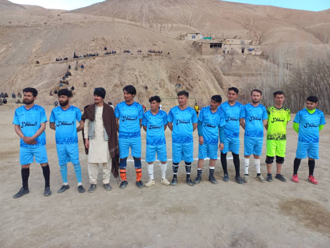 دایکندی؛ تیم استقلال قهرمان رقابتهای فوتبال جام زمستانی ولسوالی اتشرلی شد