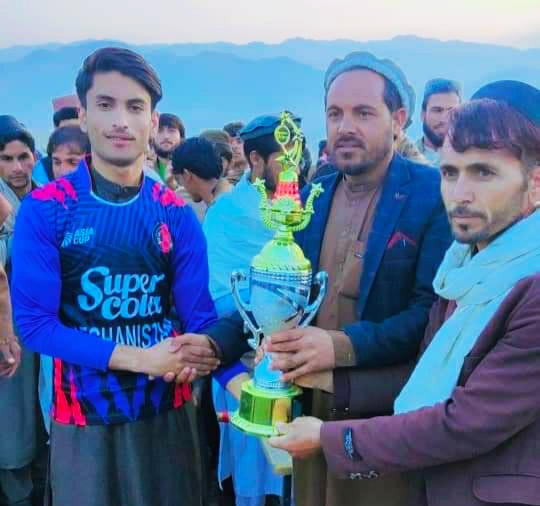 ننګرهار؛ نازیانو ولسوالۍ کې د ځوانانو د یووالي په نوم د ټیب بال کرکټ سیالۍ پای ته ورسېدې