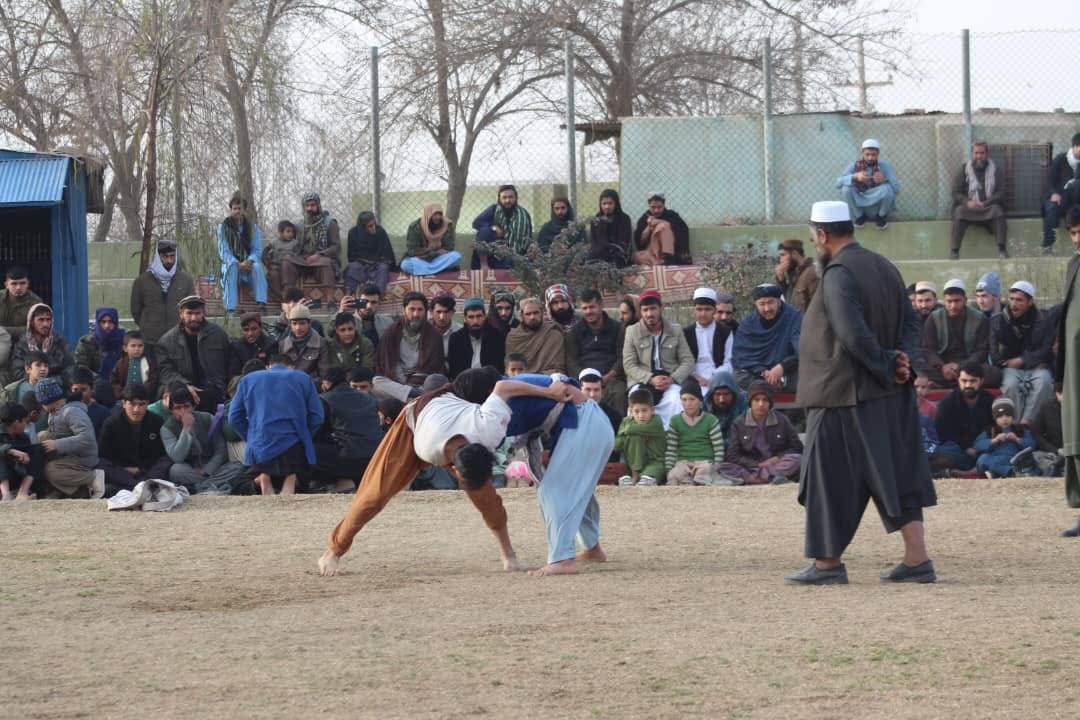 کندز؛ مرکز کې د ۵۰ تنو کورش کارانو ترمنځ د غېږ نیونې سیالۍ ترسره شوې