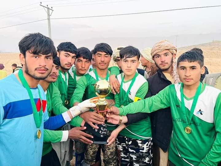 سمنګان؛ فیروز نخچیر ولسوالۍ کې د ژمني جام په نوم د فوټبال سیالۍ پای ته ورسېدې