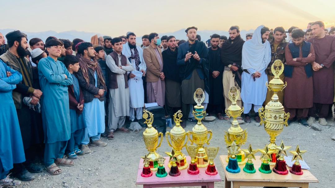 ننګرهار؛ پچېراګام ولسوالۍ کې د ټېب بال کرکټ سیالۍ حبیب الرحمن لوبډلې وګټلې