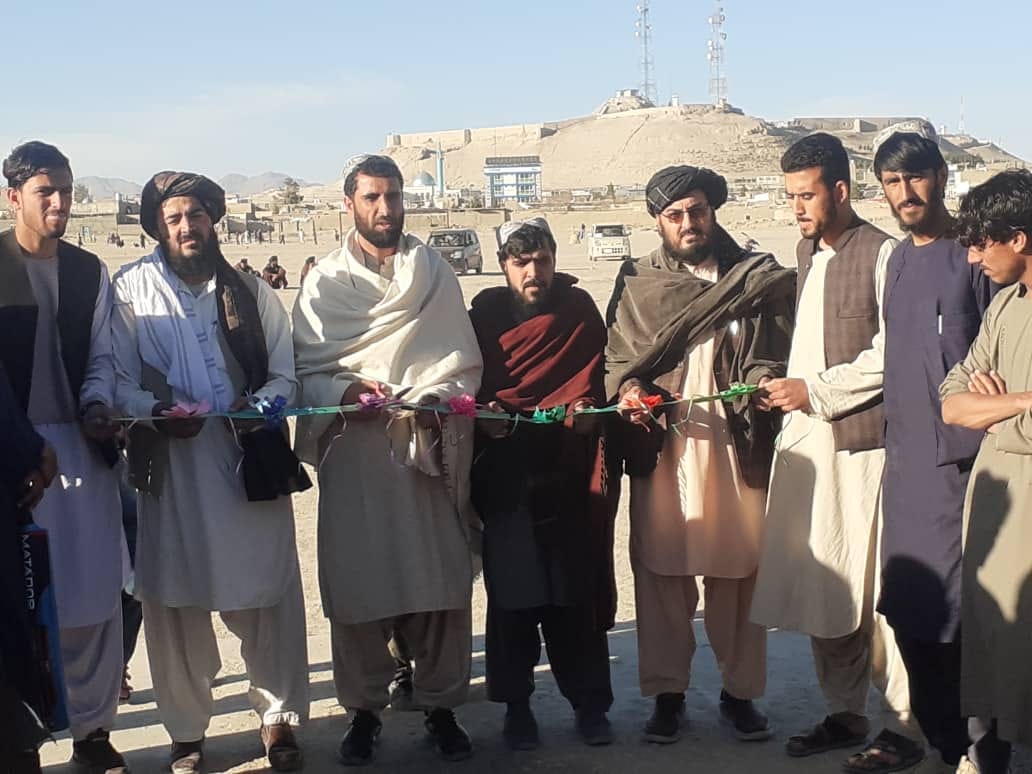 زابل؛ مرکز قلات ښار کې د ۲۴ لوبډلو تر منځ د ټېپ بال کرکټ سيالۍ پیل شوې