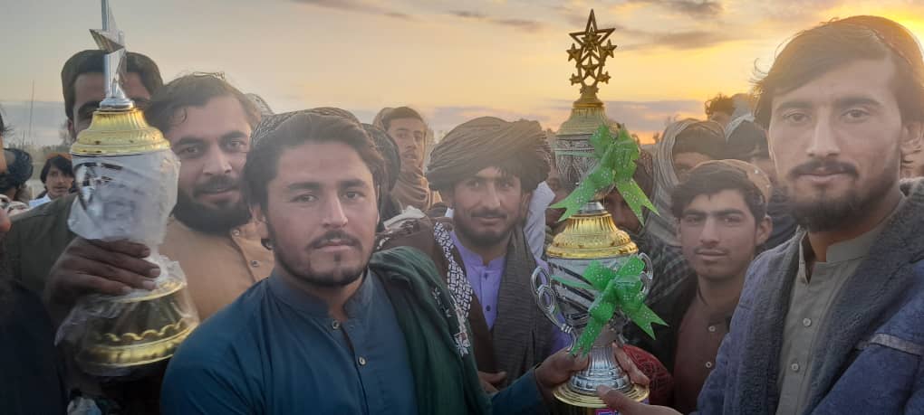 لمند؛ گرمسېر ولسوالۍ کې د ۲۲ ورزشکارانو ترمنځ د تېږې اچوونې سيالۍ تر سره شوې