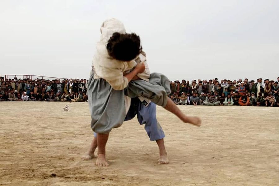 کندز؛ علي آباد ولسوالۍ کې د ۱۰۰ پهلوانانو تر منځ د غېږ نيونې سيالۍ تر سره شوې