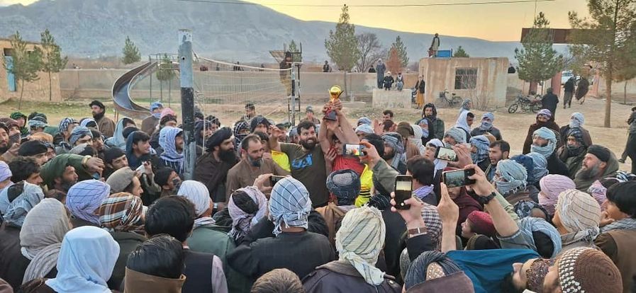 سمنگان؛ رقابتهای والیبال ولسوالی فیروز نخچیر با قهرمانی تیم قامتبلندان پایان یافت