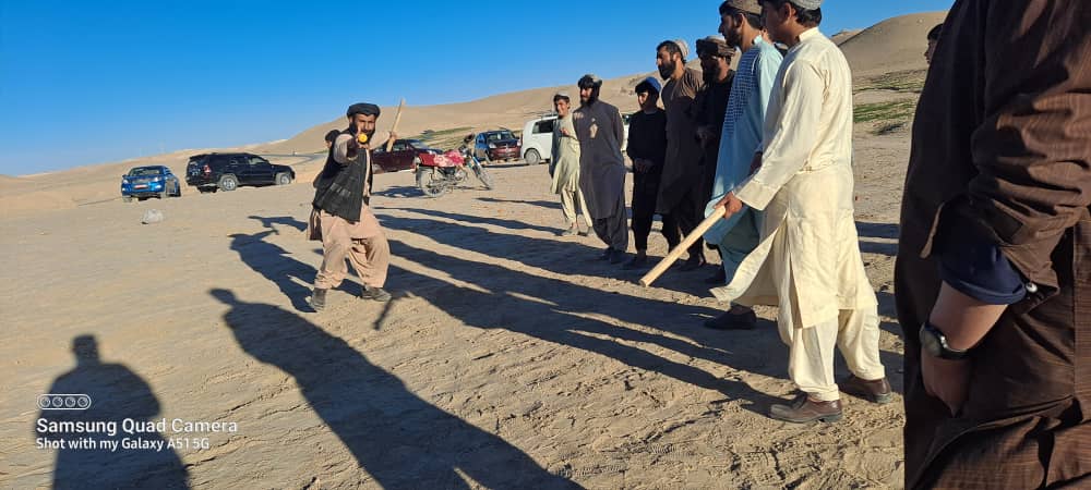 زابل؛ مرکز قلات ښار کې د ۵۰ ورزشکارنو ترمنځ د توپ ډنډې دودیزه سیالي ترسره شوه