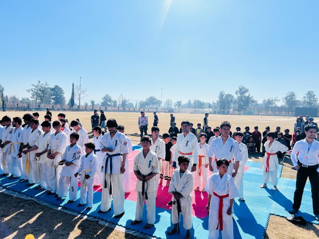 خوست؛ مرکز کې د ۷۰ ورزشکارانو تر منځ د واکو کیو کوشین کراټې اتم پړاو سیالۍ وشوې