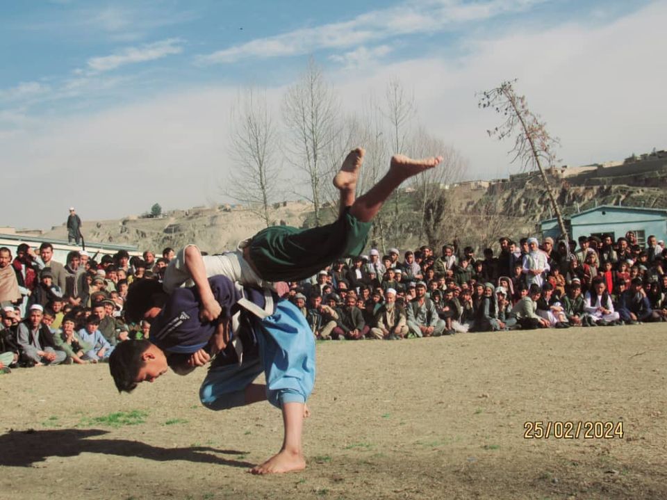 تخار؛ ینګي قلعه ولسوالۍ کې د ۱۰۰ ورزشکارانو ترمنځ د پهلوانۍ سیالۍ ترسره شوې
