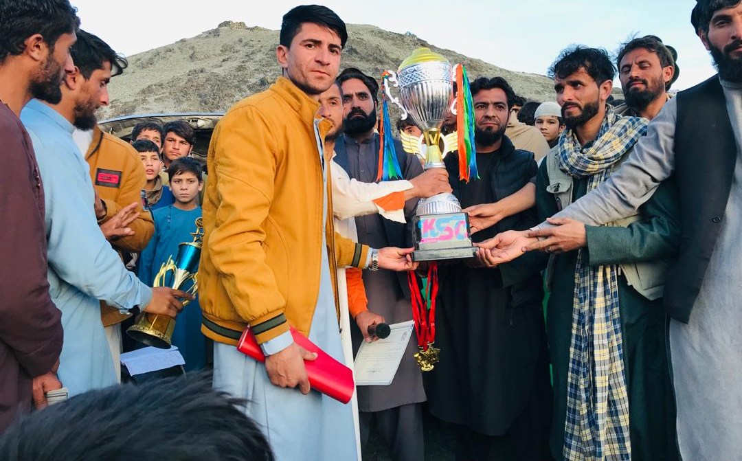 کونړ؛ نرنګ ولسوالۍ کې د ټېپ بال کرکټ سیالۍ د شمشاد لوبډلې په اتلولۍ پای ته ورسېدې