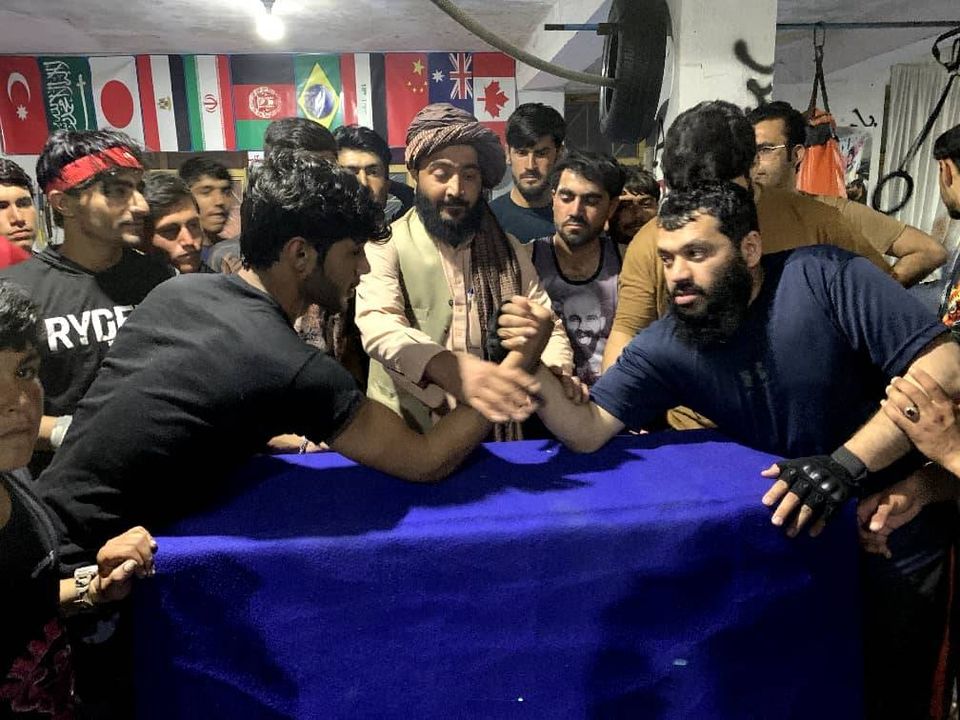 زابل؛ مرکز قلات ښار کې د ۳۵ ورزشکارانو ترمنځ د لاس چپه کولو سيالۍ ترسره شوې