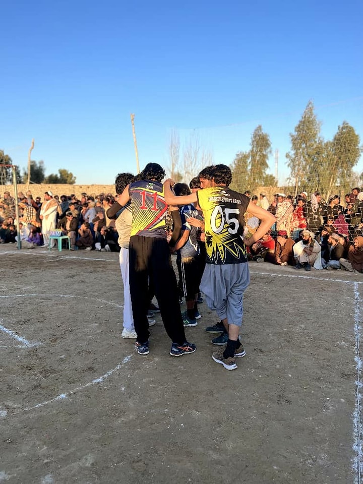 خوست؛ صبریو ولسوالۍ کې د ۳۰ لوبډلو ترمنځ د والیبال سیالۍ پیل شوې