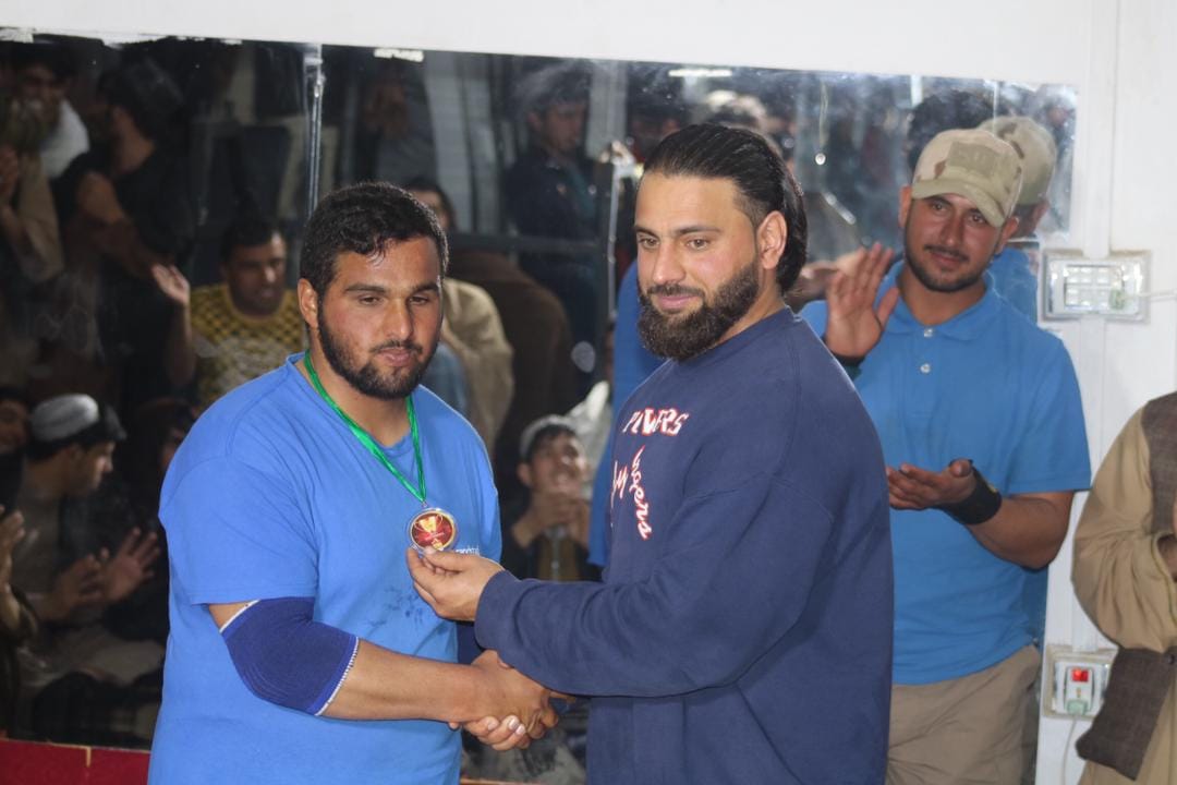 زابل؛ مرکز قلات ښار کې د ۳۰ ورزشکارانو تر منځ د پاورلفټينگ سيالۍ تر سره شوې