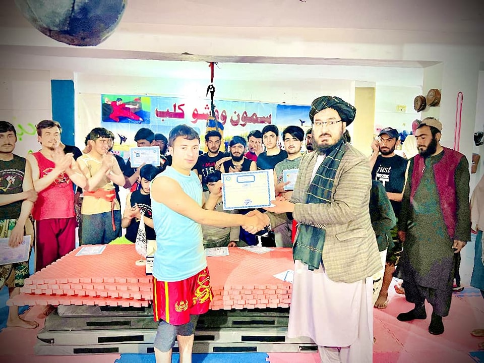 زابل؛ مرکز قلات ښار کې د ۲۸ ورزشکارانو ترمنځ د لاس چپه کولو سیالۍ ترسره شوي.