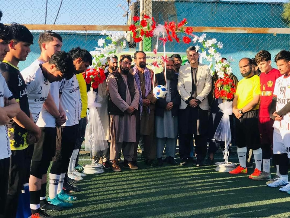 کندز؛ آمو فوټسال لوبغالي کې د ۴۴ لوبډلو ترمنځ د فوټسال سیالۍ پیل شوې