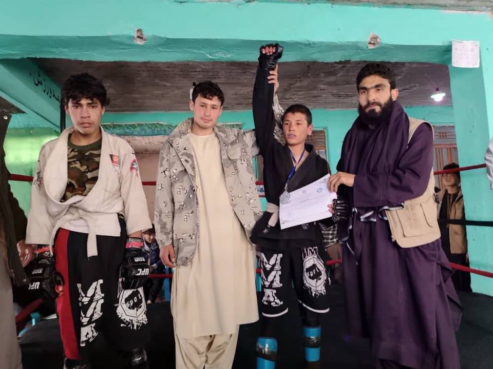 بادغیس؛ رقابت‌های پاورلیفتنگ میان ۲۵ ورزشکار در باشگاه شاهین به‌ پایان رسید