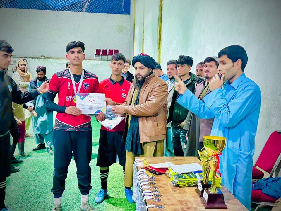 بغلان کې د ۲۸ لوبډلو ترمنځ د پیمان فوټسال ژمنۍ سیالۍ د امیري لوبډلې په اتلولۍ پای ته ورسېدې
