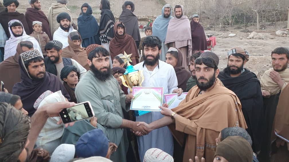 ارزگان؛ ترينکوټ ښار کې د ۵۰ ورزشکارانو ترمنځ د تیږې اچوونې سيالۍ ترسره شوې