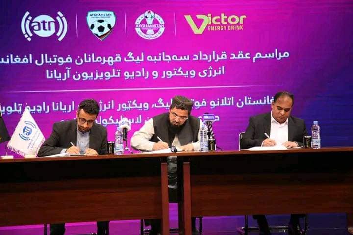 مراسم عقد قرارداد سه جانبه میان فدراسیون فوتبال افغانستان، کمپنی زلال موفق و تلویزیون آریانا جهت برگزاری مسابقات و نشر مستقیم لیگ قهرمانان فوتبال افغانستان