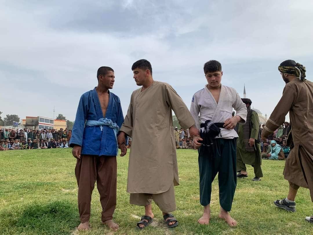 رقابتهای کشتی محلی درچمن بخدی پارک شهر شبرغان ولایت جوزجان برگزار شد